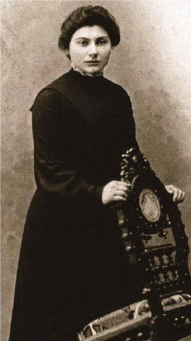 Русская поэтесса Нина Петровская.