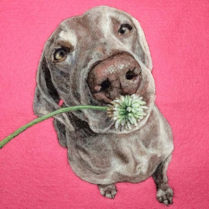 Собака, нюхающая цветочек. Автор Dani Ives.