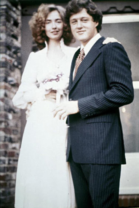 Билл и Хиллари Клинтон на своей свадьбе 1975г.