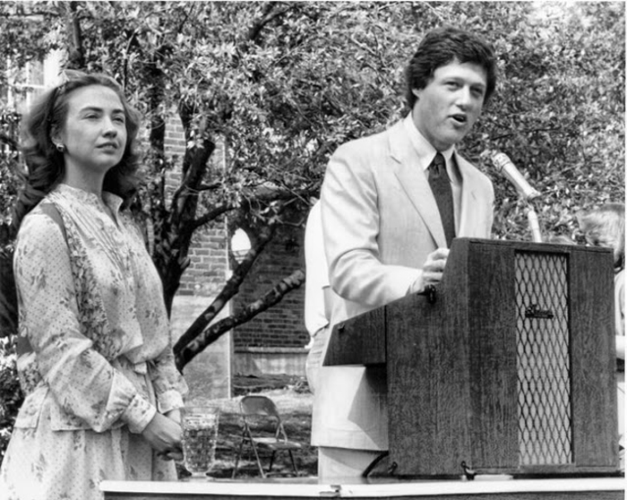 Билл Клинтон во время выступления, 1980г.