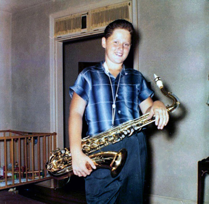 Билл участвовал в джаз-бенде, в котором он играл на саксофоне. 1958г.
