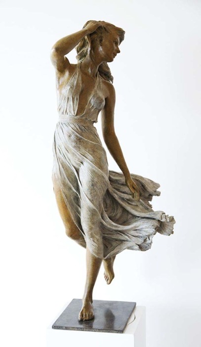 Летящее платье. Автор: Luo Li Rong.