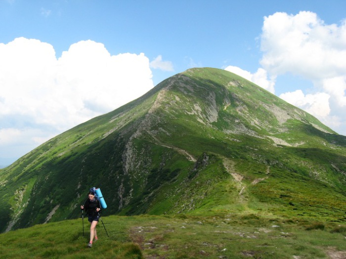 Гора Говерла расположена на границе Закарпатской и Ивано-Франковской областей и считается самой высокой горой Украины, 2061 м над уровнем моря.