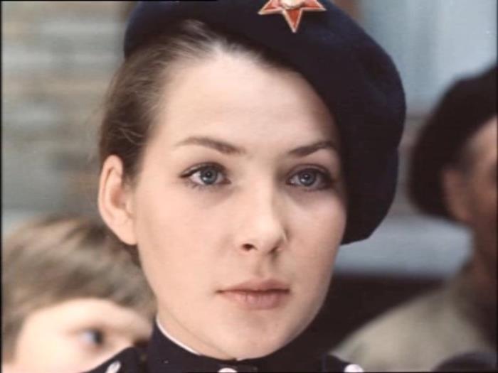Наталья Данилова в роли сержанта Синичкиной | Фото: kino-teatr.ru