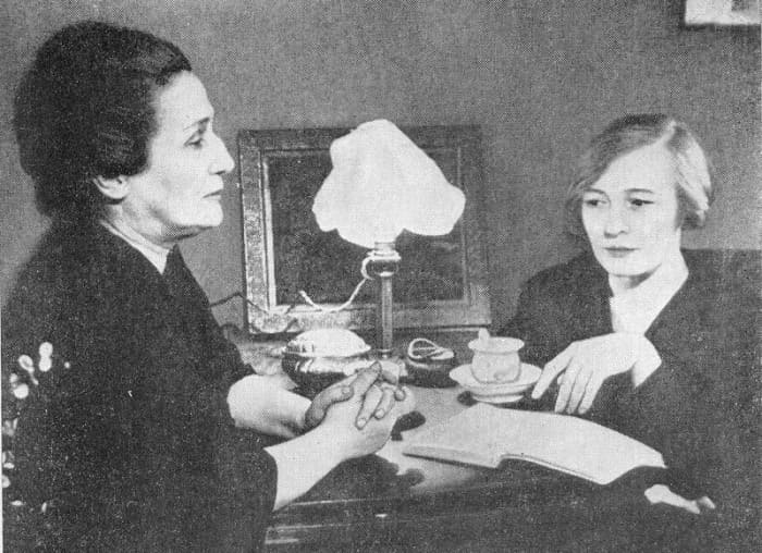 Опальные поэтессы: Анна Ахматова и Ольга Берггольц, 1947 | Фото: liveinternet.ru