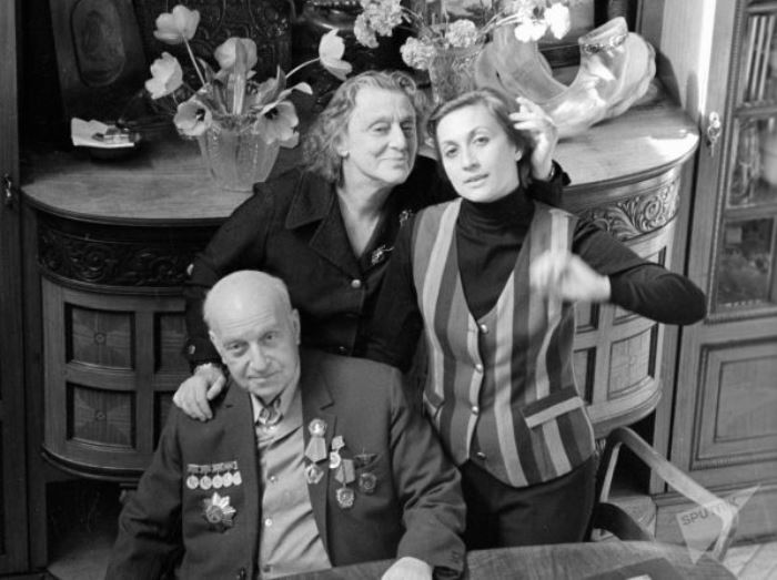 Софико Чиаурели с родителями | Фото: kino-teatr.ru