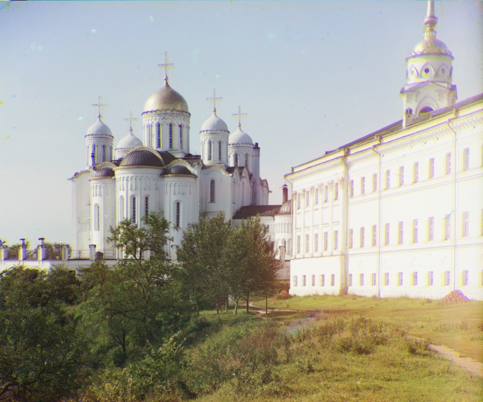 Успенский собор с восточной стороны во Владимирской губернии.