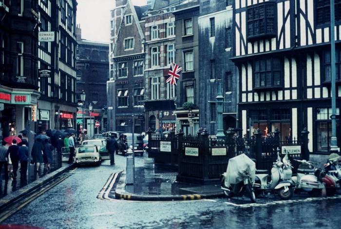 Маленькая улочка в 1968 году. 