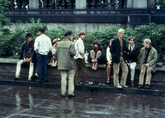 Молодежь на Трафальгарской площади в 1968 году. 