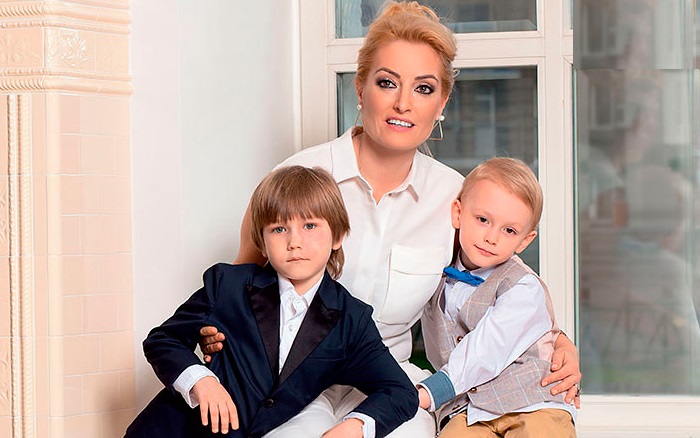  Евгения Ахременко с детьми.