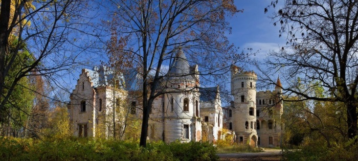 Загадочный готический замок в муромских лесах