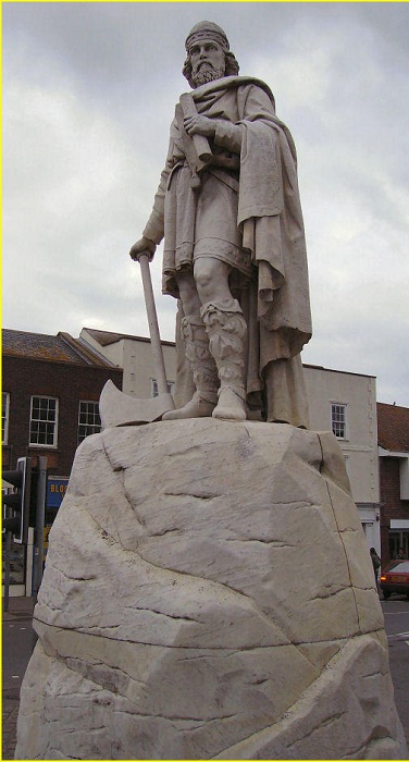 Статуя святого Альфреда Великого в Уонтидже 
