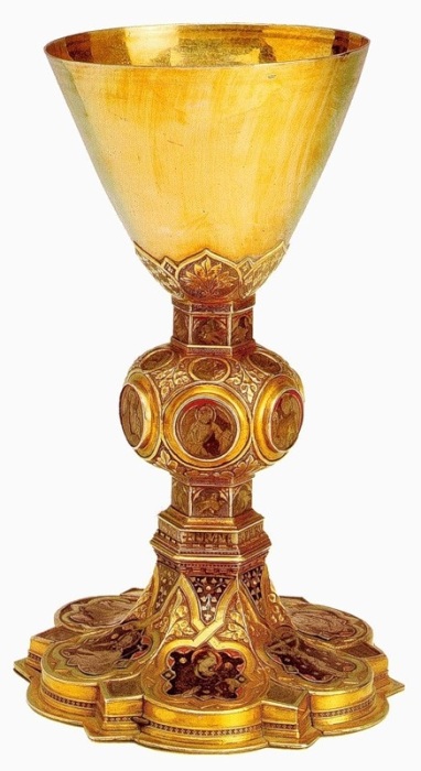 Готический потир, 14 век Потир Серебро, золото; позолота, чеканка, эмаль Капитул собора Святого Петра, Рим