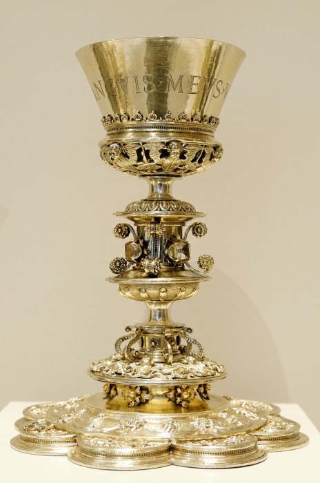 Чаша, сделанная для церкви Святого Иоанна Крестителя в Салинасе, Испания.