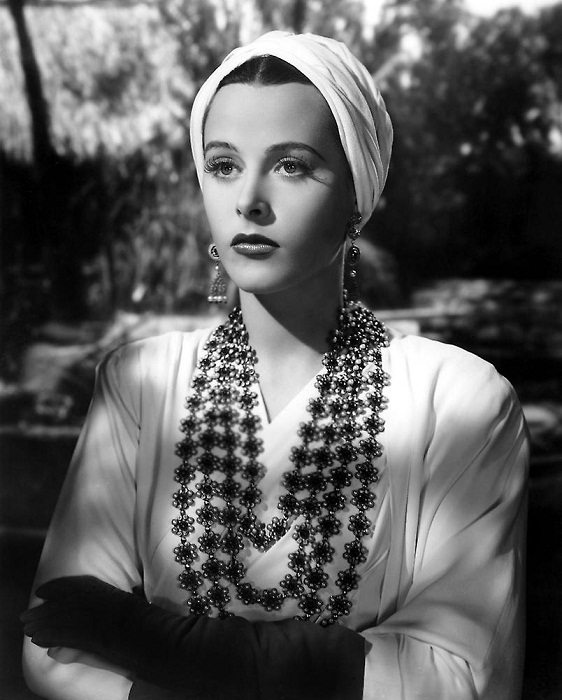 Хеди Ламарр в ожерелье от Джозефа. “Lady of the Tropics“(1939)