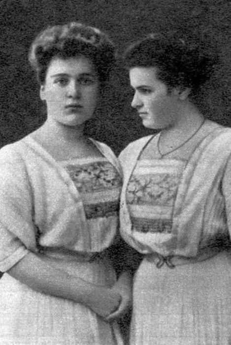 Вера с сестрой. 1908 год. /Фото:beautifulrus.com