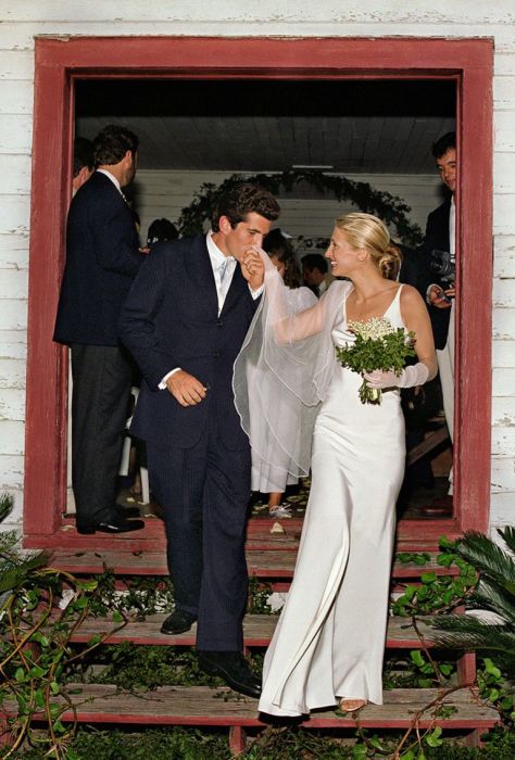 Кэролин Бессетт и Джон Кеннеди-младший в день свадьбы. / Фото: www.pinimg.com