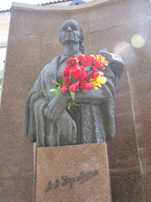 Памятник Александре Деревской.  / Фото: www.polzam.ru