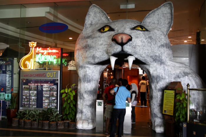 Музей кошек в Кучинге и другие знаковые кошачьи места.