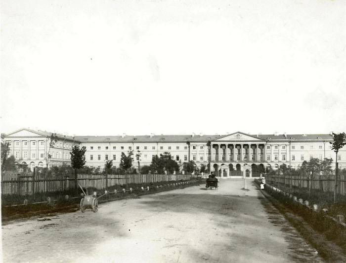  Главный фасад здания Смольного института.