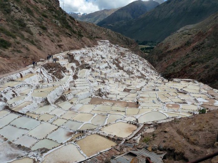 Пруды под Марасом, Перу, питались из минеральных источников и использовались для производства соли со времен инков