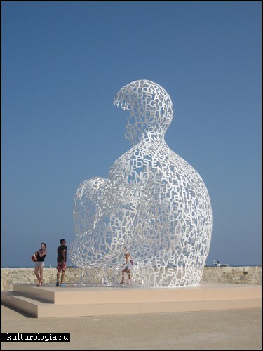 Человек из букв: скульптура Жауме Пленса