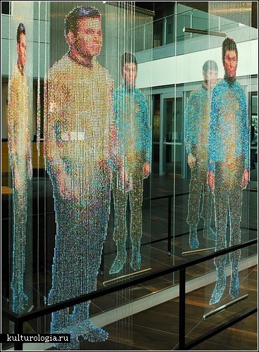 Инсталляция из бусин для поклонников сериала «Звездный путь»