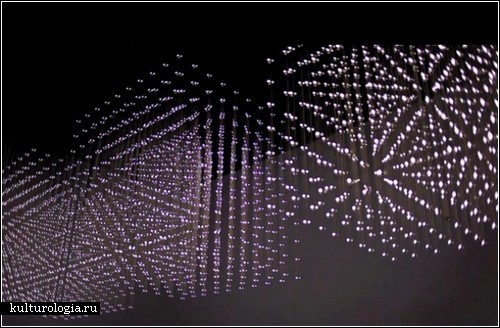 «Swarm Light» - рой светлячков в интерактивной скульптуре от «Random International»