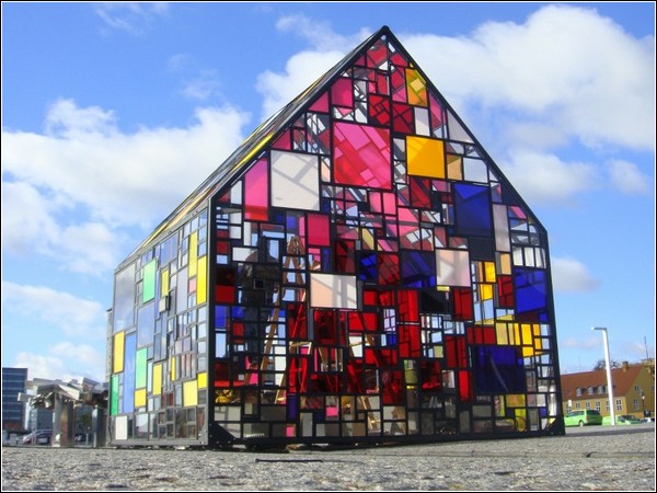 Сказочный домик в Копенгагене. Инсталляция Тома Фруина
