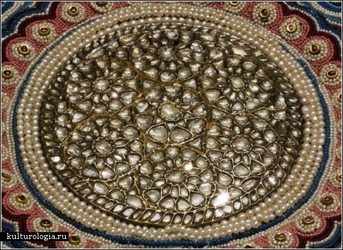 Индийский ковер Барода (Baroda carpet), покрытый миллионами драгоценных камней, выставят на аукционе Sotheby