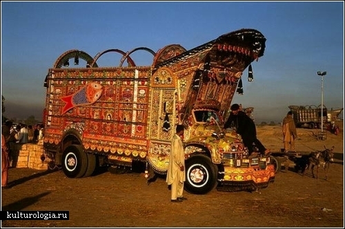 Пакистанские грузовики - расписные короли дорог