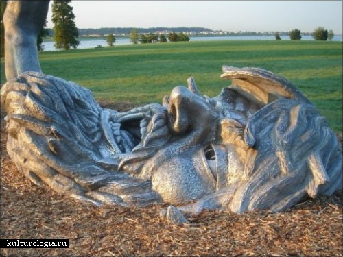 Скульптура гиганта от John Seward Johnson