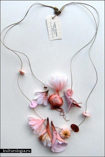 Бумажные цветы и украшения художницы  Lyndie Dourthe