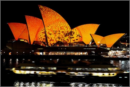 Музыкально-световое шоу «Vivid Sydney»  в австралийском городе Сиднее