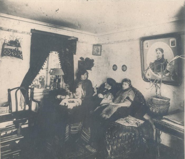 Марина и Анастасия Цветаевы, С. Эфрон. 1912 г.