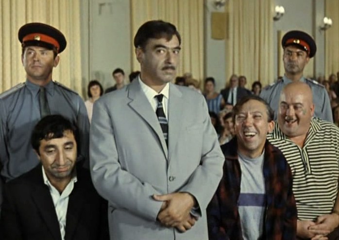 «Советский суд – самый гуманный суд в мире!». Кадр из фильма Л.Гайдая.
