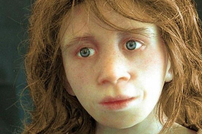 Светлая кожа и голубые глаза - наследие неандертальцев.