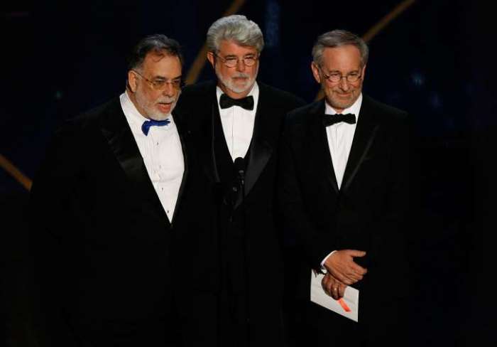 Фрэнсис Форд Коппола, Джордж Лукас и Стивен Спилберг представляют лучшего режиссера Оскара Мартину Скорсезе на церемонии вручения премии Оскар 2007 года