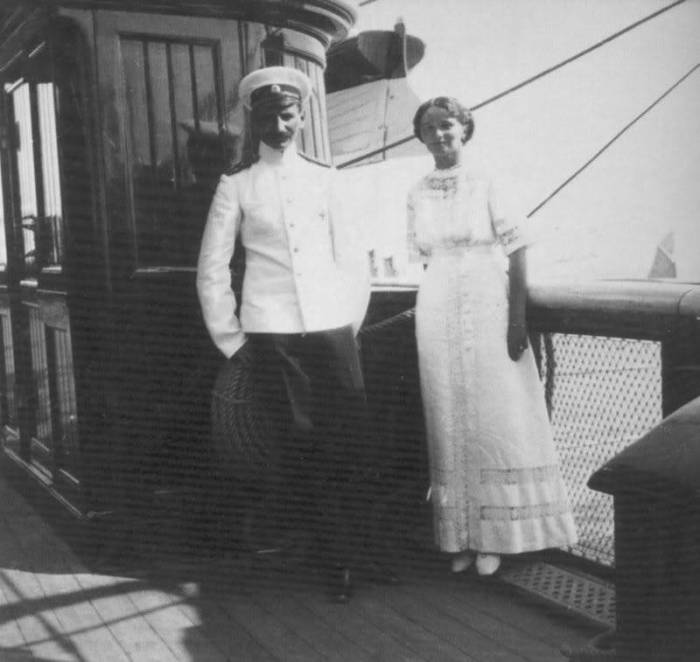 Лейтенант Павел Воронов и великая княжна Ольга Николаевна на яхте «Штандарт». 1913 г.