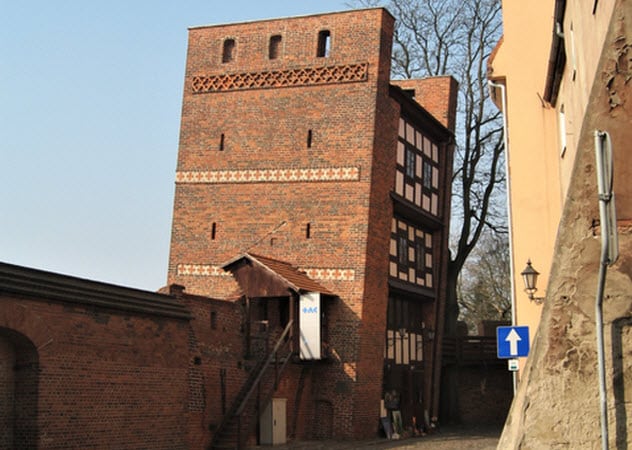 Падающая башня в Торуни. Польша
