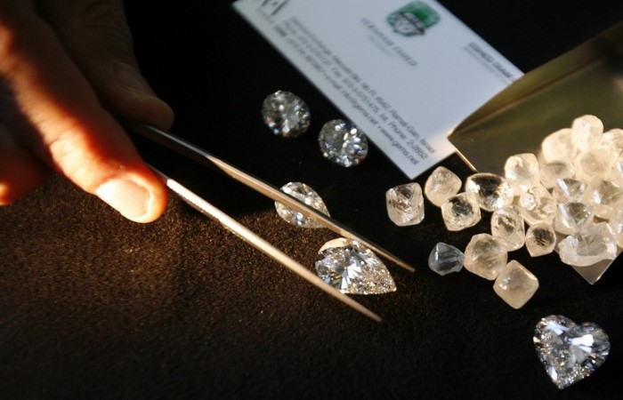 Алмазы формировались при температуре 900-1300 градусов Цельсия.