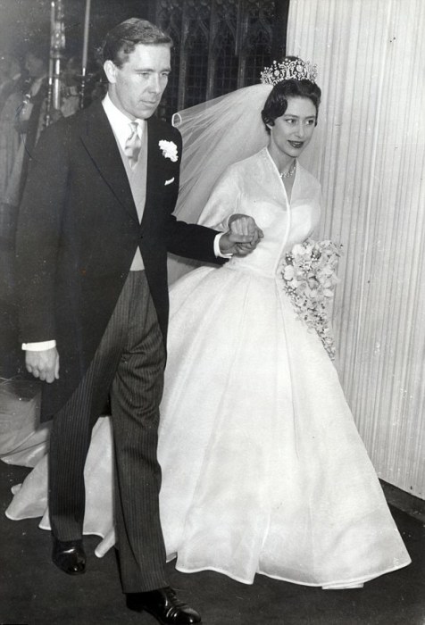 Принцесса Маргарет, младшая сестра царствующей королевы Елизаветы II, на своей свадьбе в 1960 году несла букет из ландышей, мирта, орхидей и стефанотиса.