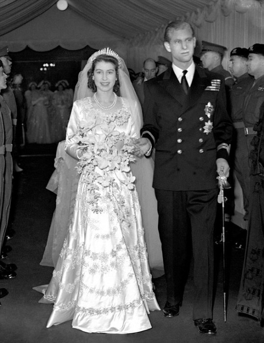 В 1947 году королева Елизавета II (правда, тогда она была ещё принцессой) выбрала для своего свадебного букета белые орхидеи.