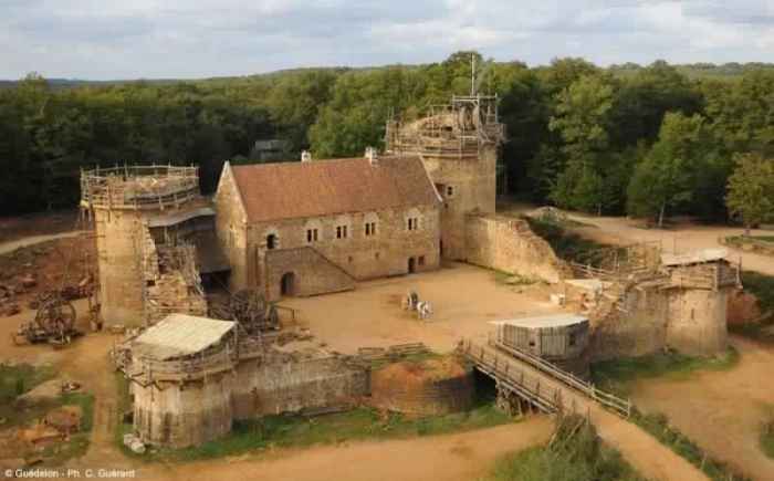Геделон — средневековый замок во Франции.