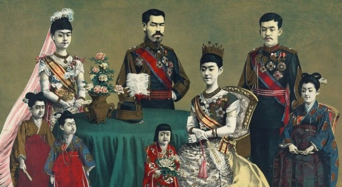 Император Мэйдзи с семьей.