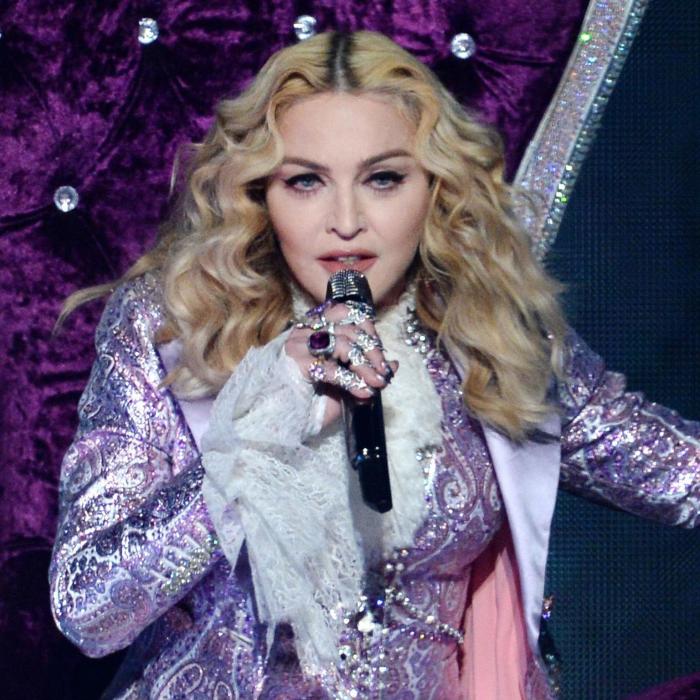 Мадонна не раз выбрала украшения от Лидии Куртель.
