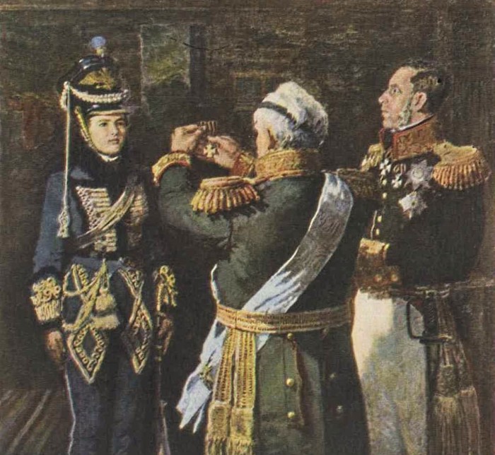 Александро Андреевич Александров получает награду от Кутузова.