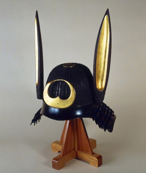 Самурайский шлем с кроличьими ушами.