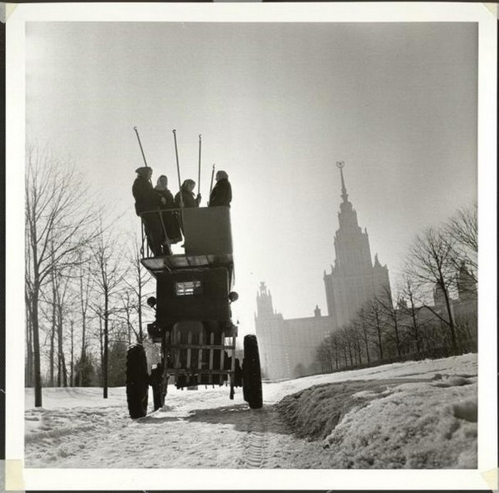 С утра на работу. Ленинские Горы, 1960 год
