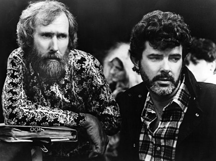 Режиссер Джим Хенсон (слева) и Джордж Лукас работают над «Лабиринтом» в 1986 году.